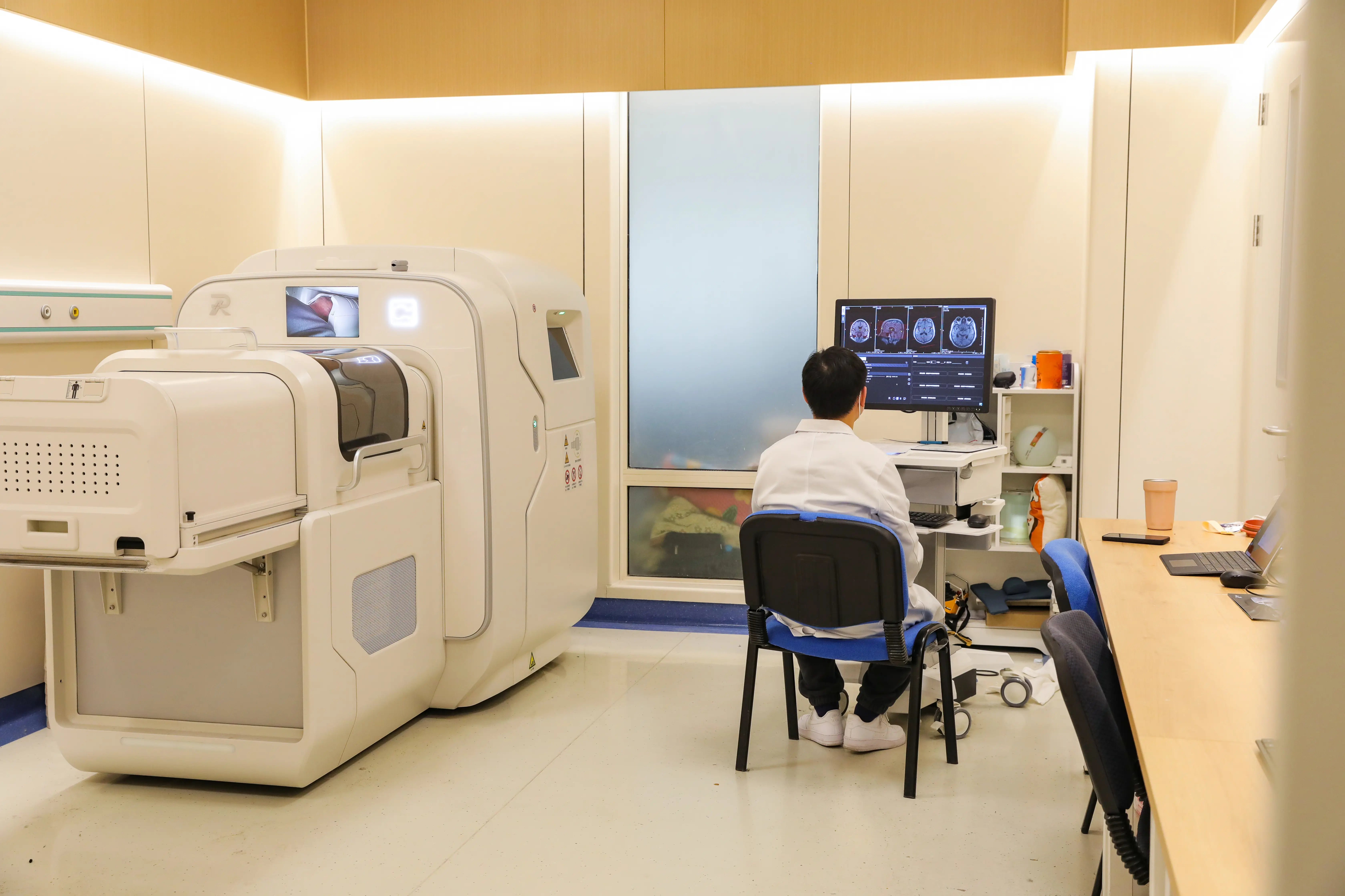 EasyTech医疗健康数字化解决方案 - AI辅助诊断与远程医疗