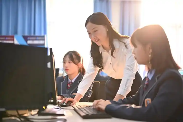 EasyTech教育行业数字化解决方案 - 个性化学习与智慧校园建设